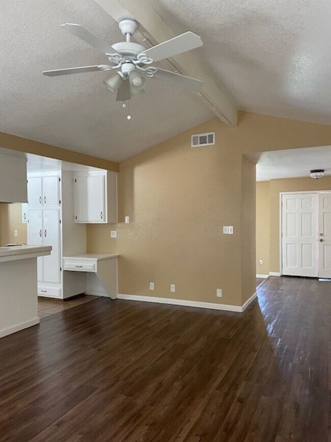 Building Photo - Lease Your Dream Home in the Country!