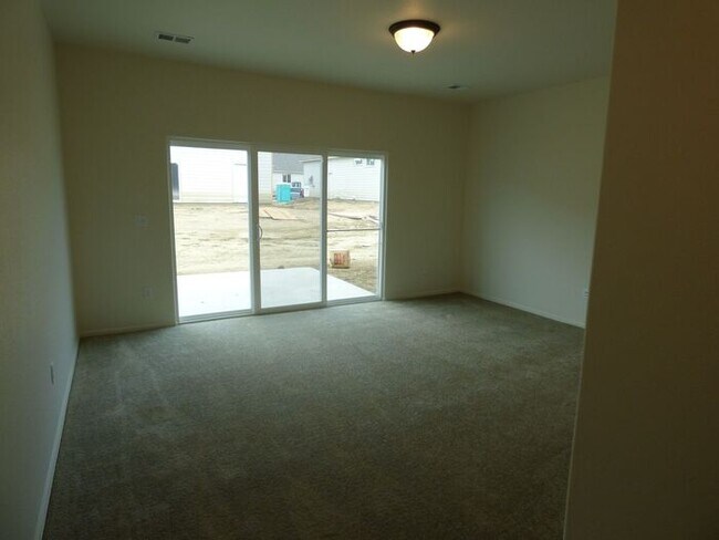 Building Photo - Spacious 3 Bedroom, 2.5 Bathroom Home in Berthoud- Easy Commuting!