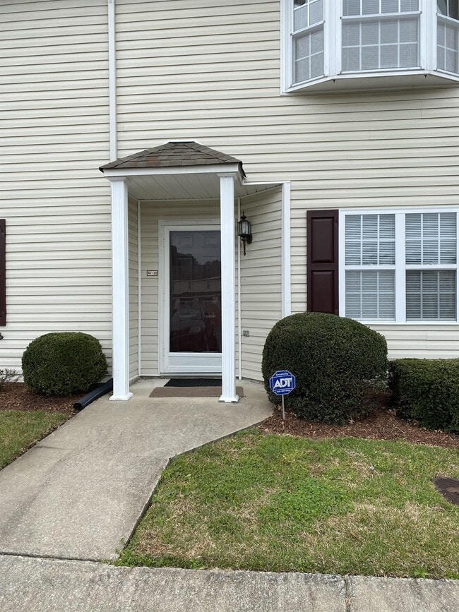 Primary Photo - 4033 Cobblestone Dr