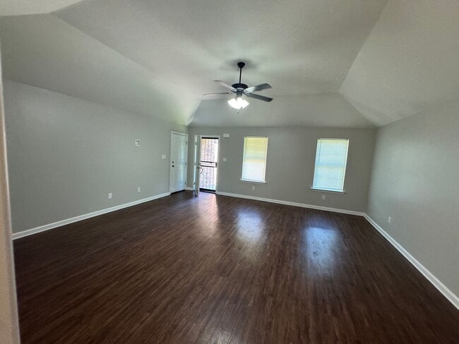 Building Photo - 6125 Humphreys Dr