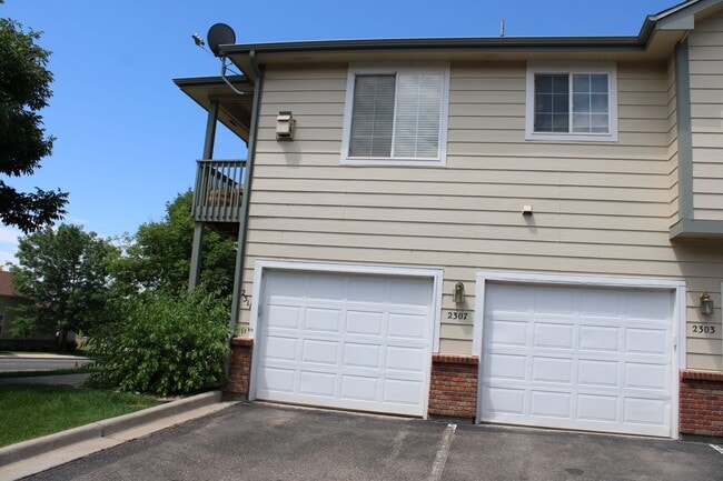 Building Photo - Beautiful 2-Bedroom Townhome in Pinnacle at T-Bone Ranch
