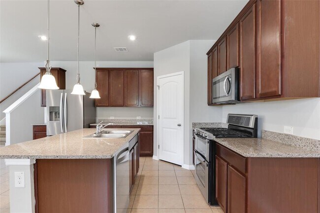 Building Photo - 2929 Harvester Ln