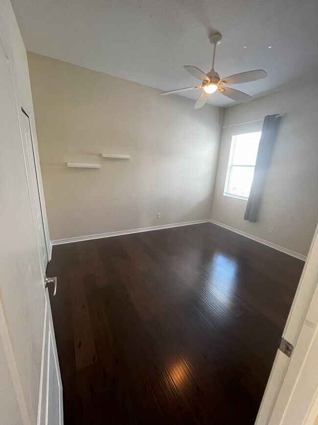 Building Photo - 4726 Claremont Park Dr