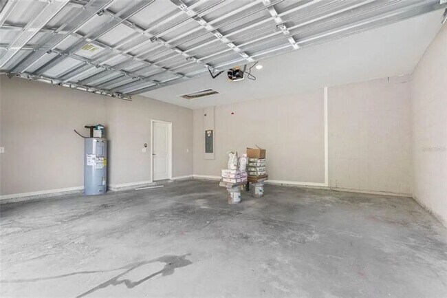 Building Photo - Brand New Townhome Overlooking the 15th Fairway