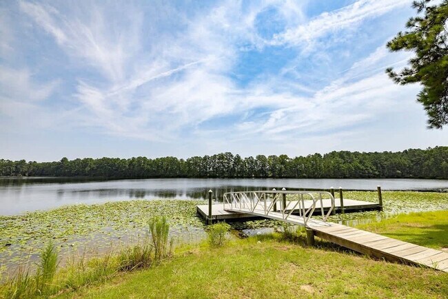 Building Photo - 321 Dogwood Cir