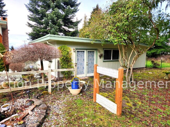 Building Photo - Furnished cabin on 3 acres, in Sequim