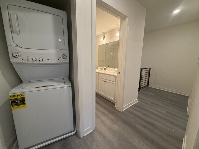 Building Photo - 2451 Frankford Ave