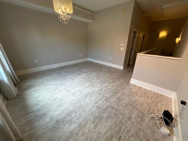 Building Photo - 1 Bed | 1.5 Bath Downtown Raleigh Condo - ...