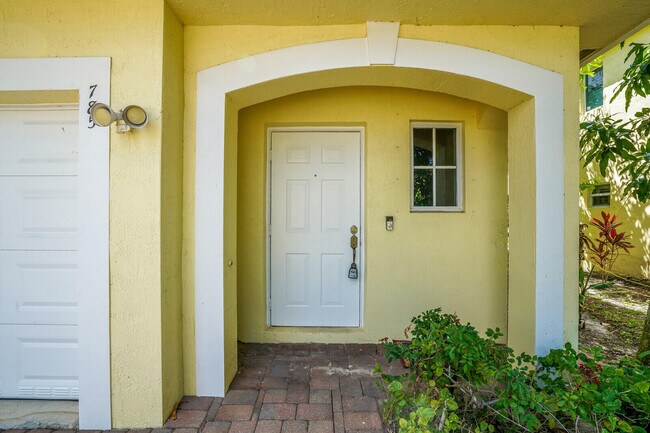 Building Photo - 785 Imperial Lake Rd