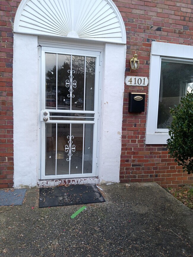 Building Photo - 4101 Kinsway