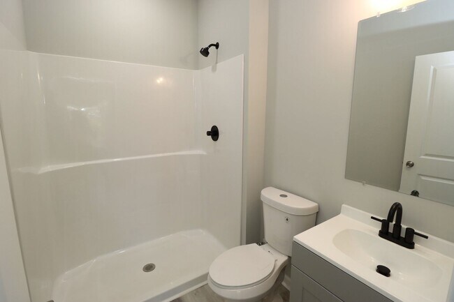 Building Photo - Student-Friendly 4BR/4BA Home in Downtown ...