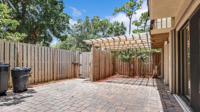 Building Photo - 121 1st Ln