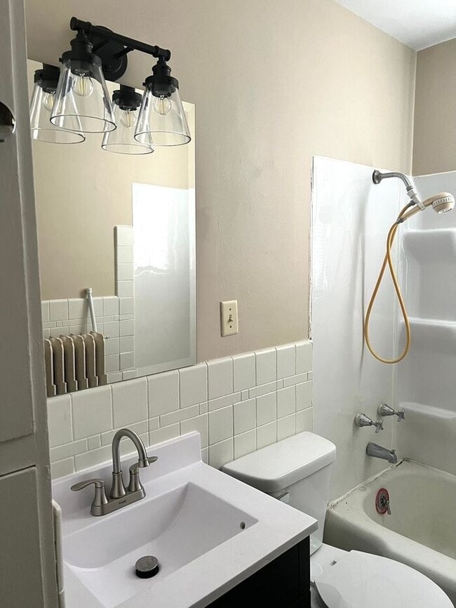 Building Photo - 2224 Iowa St