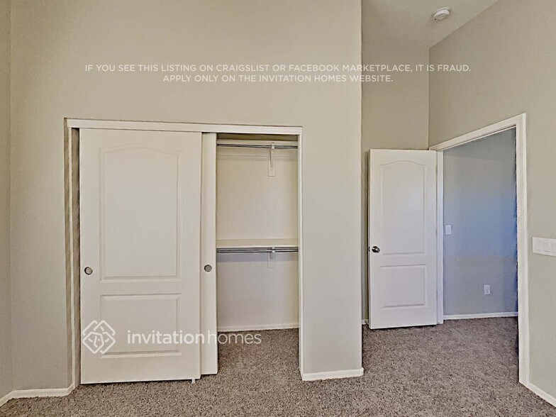 Building Photo - 605 E Devon Dr