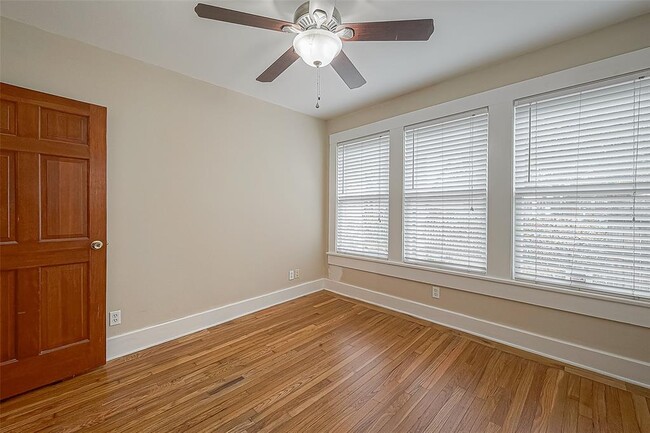 Building Photo - 707 Peden St
