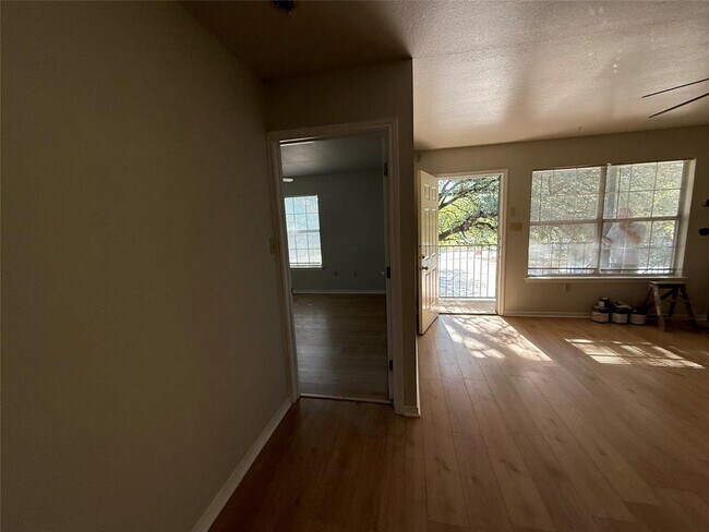 Building Photo - 2907 Whisper Oaks Ln