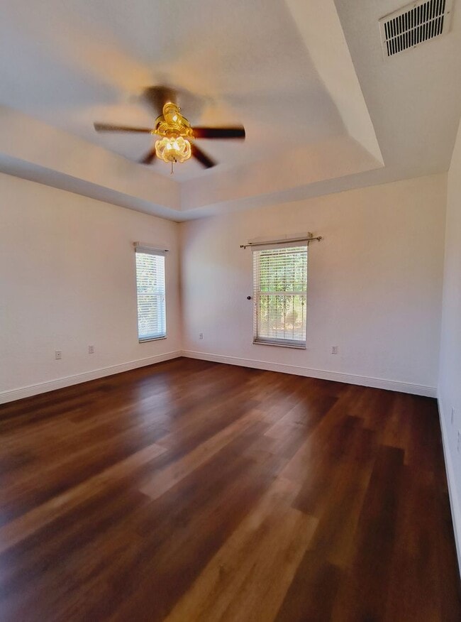 Building Photo - Beautiful 3 Bedroom 2 Bathroom Bungalow in...