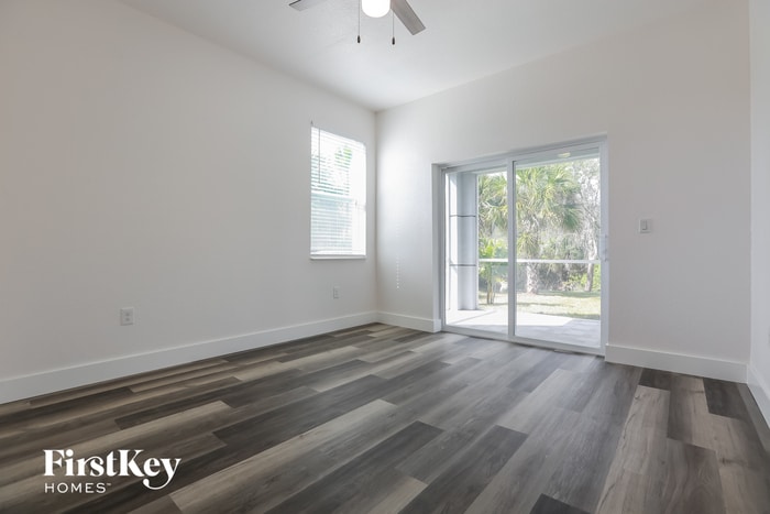 Building Photo - 2698 Escambia Cir