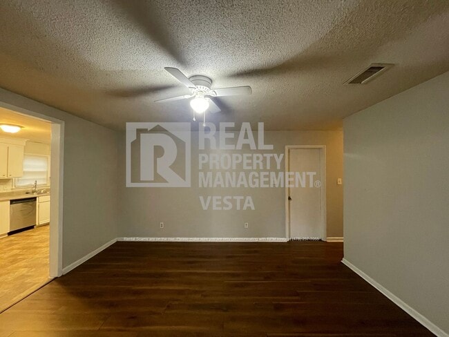 Building Photo - 102 Hope Pl