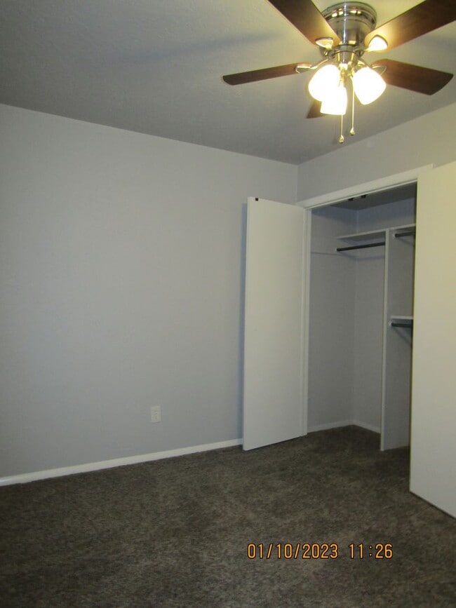Building Photo - Great home located on the eastside, walking distance to MacArthur Schools.