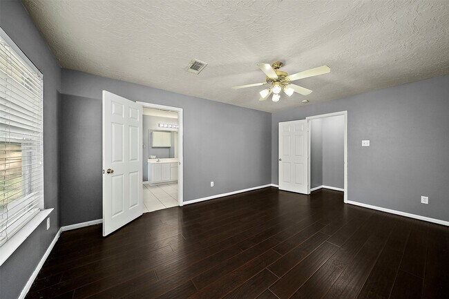 Building Photo - 10 S Willow Point Cir