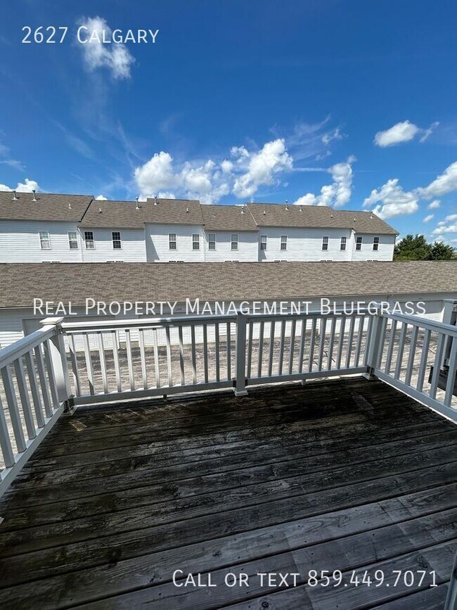 Building Photo - 2627 Calgary-