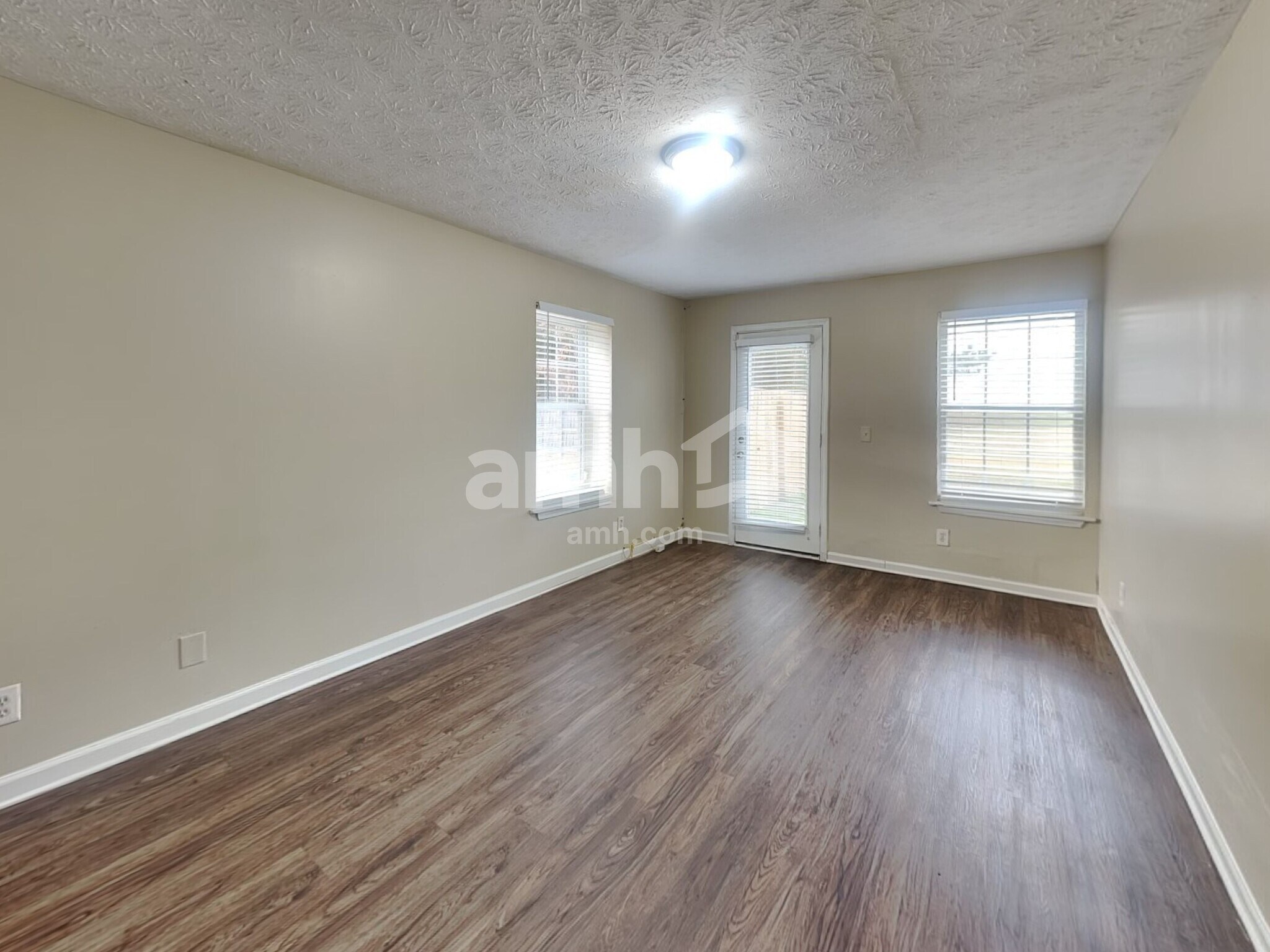 Building Photo - 450 Crested View Dr