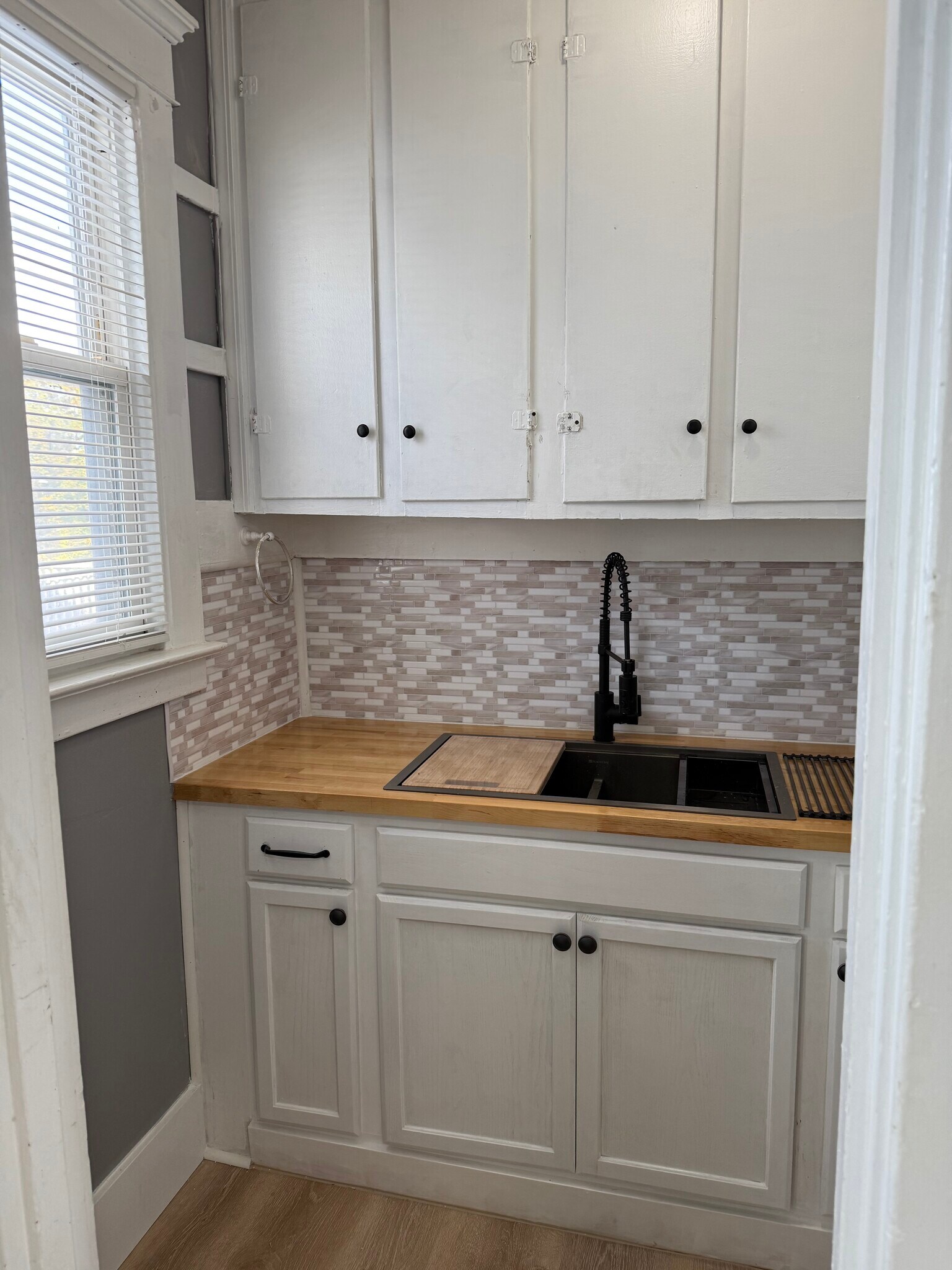 Building Photo - 813 Campbell Ave