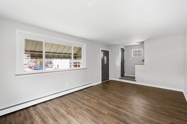 Building Photo - 826 Miller Ave