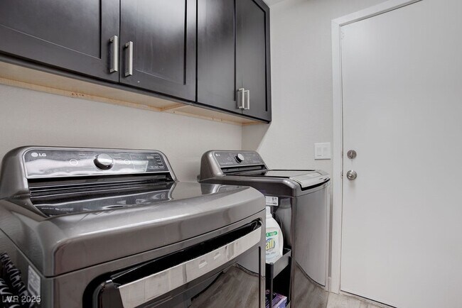 Building Photo - 755 Cam Del Ray