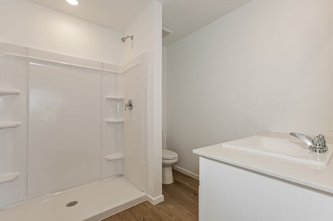 Building Photo - 543 Artemis St