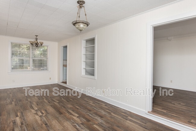 Building Photo - 802 Rue Max St