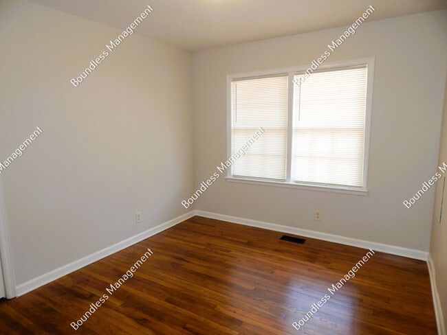 Building Photo - 392 Cairo St NW