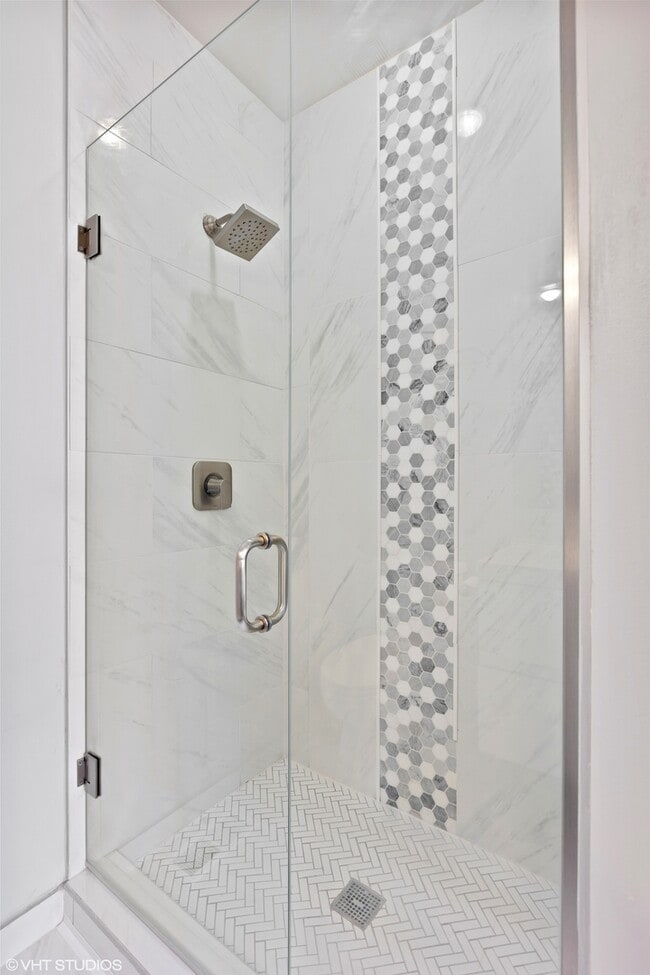 Building Photo - 1240 W Cottage Pl