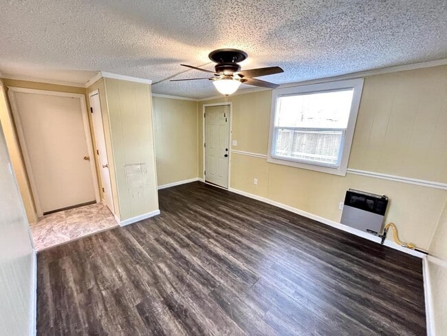 Building Photo - 106 Lind St