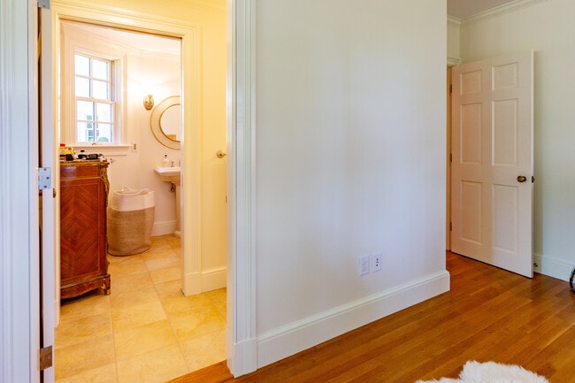 Building Photo - 3 Barclay Sq