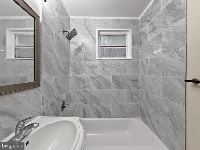 Building Photo - 7905 Greenleaf Rd