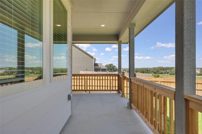 Building Photo - 261 Crater Lk Dr