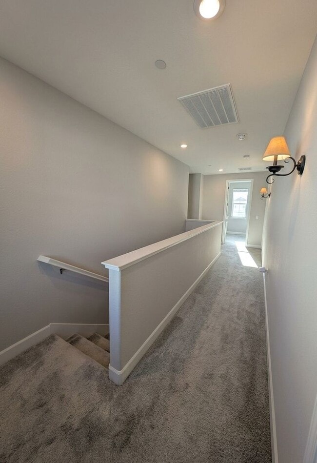 Building Photo - Pleasanton 4 Bed / 3 Bath, Top Rated Schools, Solar