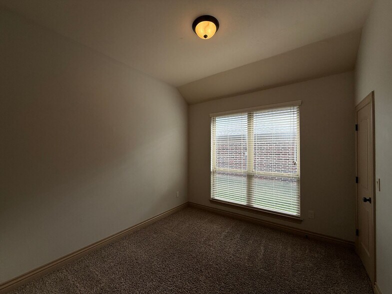 Building Photo - 2421 NW 159th Terrace