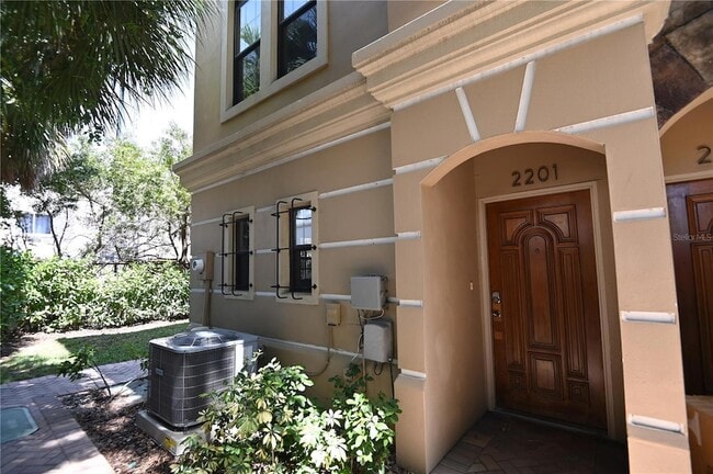 Building Photo - 2201 Soho Bay Ct