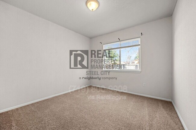 Building Photo - 1014 Pinecrest Dr