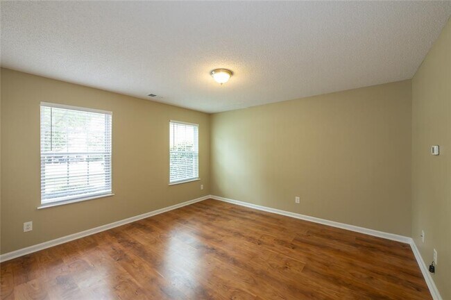 Building Photo - 3100 Pebble Creek Ln