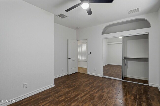 Building Photo - 232 Ave Mirador