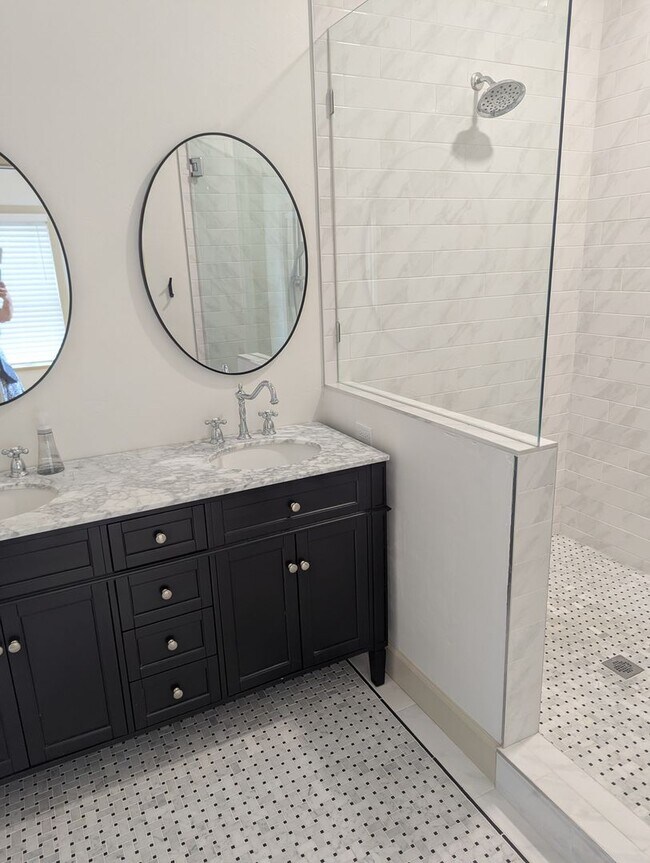 Building Photo - Stunning Fully Renovated 3-Bedroom, 2-Bathroom Cottage-Style Home