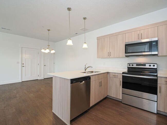 Building Photo - 6667 Twin Rocks Ln