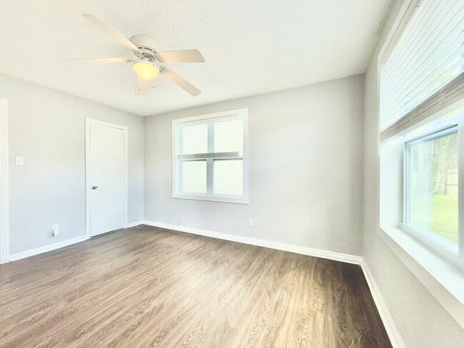 Building Photo - 1138 30th St S