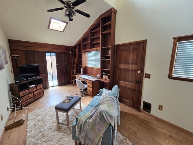 Building Photo - Furnished 1-bedroom Pine Hill home!