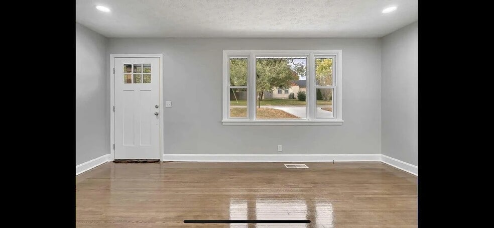 Building Photo - 2929 Teakwood Dr