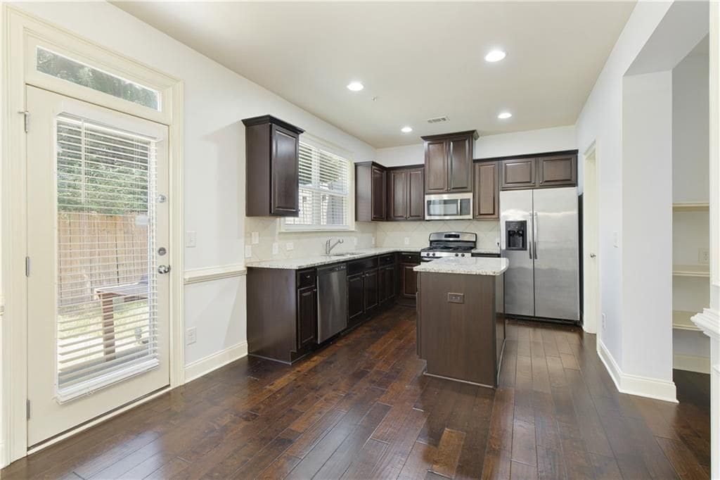 Building Photo - 2249 Knoxhill View